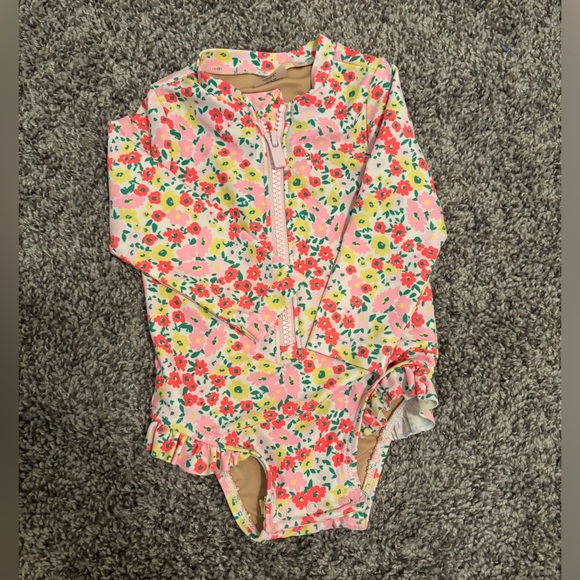 Baby girl 3-6 month swimsuits - Picture 3 of 5
